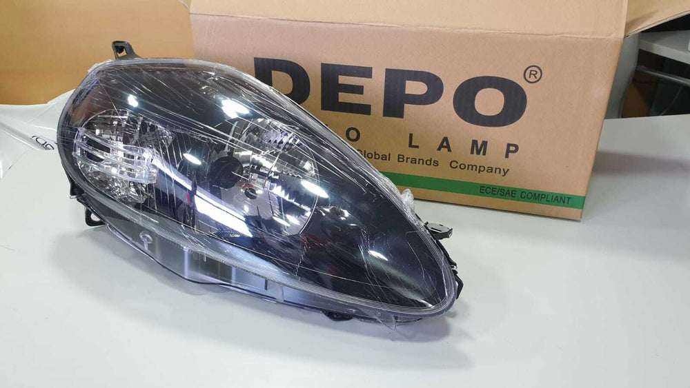COPPIA FARI FIAT GRANDE PUNTO PARABOLA NERA 2005 2008 Sx Dx 7 PIN CONN. GIALLO