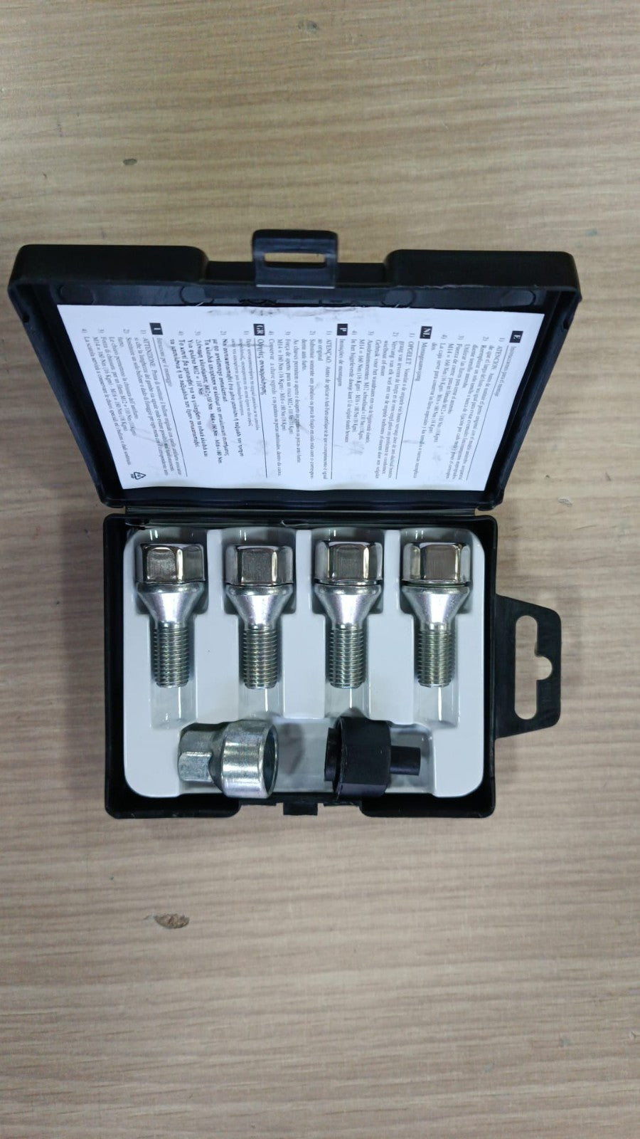 KIT 4 BULLONI ANTIFURTO AUTO per FIAT 500L CERCHI IN LEGA FARAD MODELLO A1