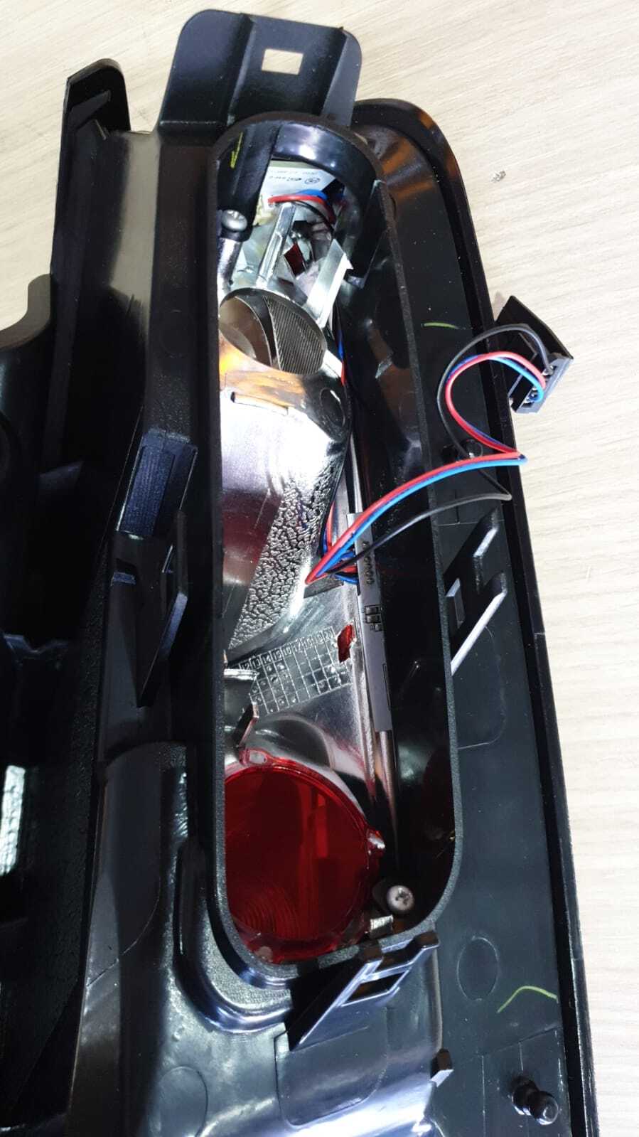 FARO DESTRO FIAT PUNTO EVO FANALE POSTERIORE GRUPPO OTTICO BORDO INTERNO ROSSO