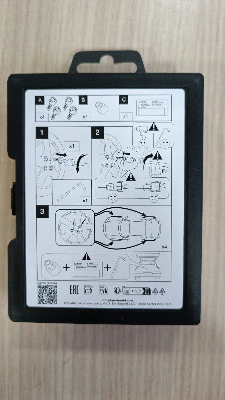 KIT 4 BULLONI ANTIFURTO AUTO per FIAT 500L CERCHI IN LEGA FARAD MODELLO A1